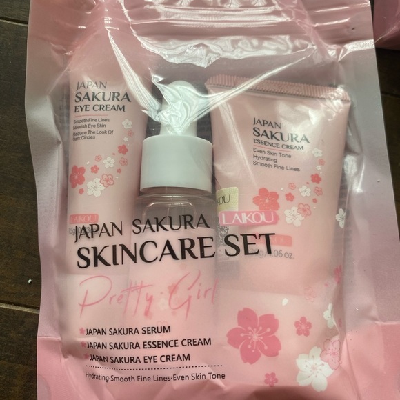 Sakura Skincare Set - Picture 2 of 9